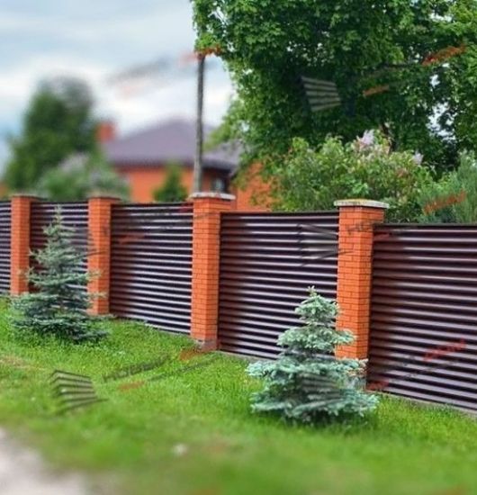 Забор из металлического штакетника в Симферополе, Крыму